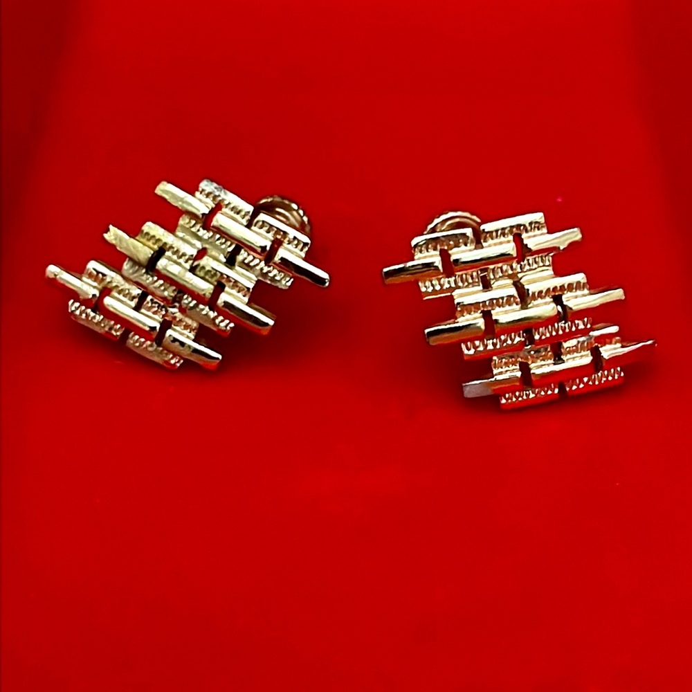 Vintage CORO Screw-back Gold Earrings